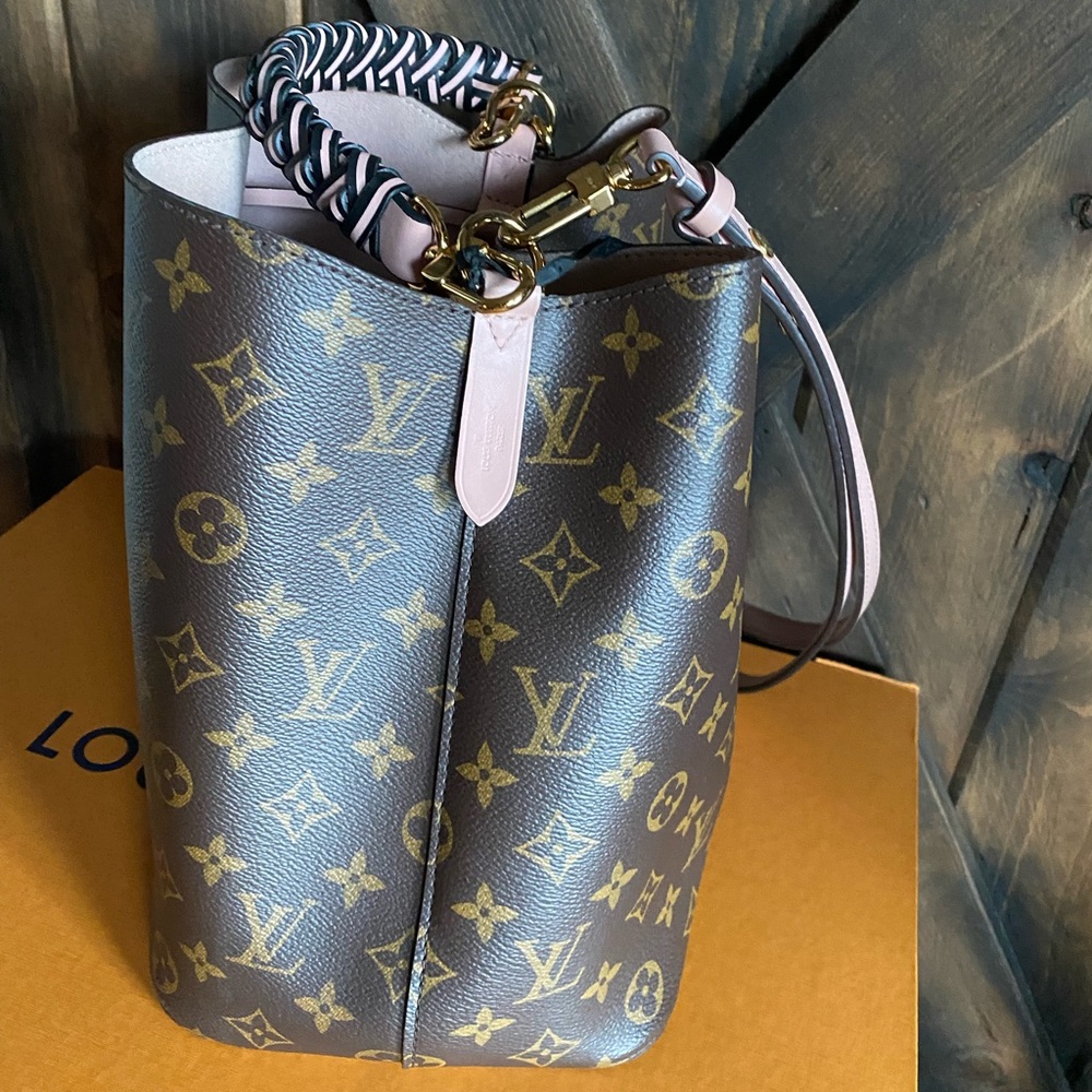 💕TRADED💕Louis Vuitton NeoNoe monogram rose crossbody purse bag - Picture 9 of 16